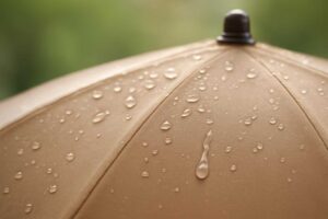 日傘の撥水効果を復活させる方法!新品同然に甦らせるコツ