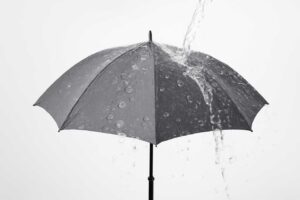 日傘は洗っていい?素材別の正しい洗い方で大丈夫に変える方法