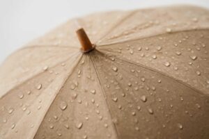 晴雨兼用傘の雨漏り原因は?長く使えない理由と対策法を徹底解説