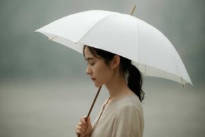 日傘の雨での効果が落ちる理由と対処法|UV加工を復活させるコツ