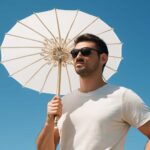 男が日傘を使うのは変じゃない理由｜紫外線対策は性別関係なし